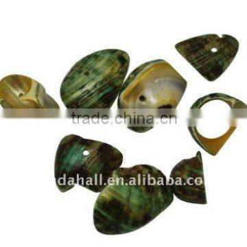 Sea Shell Beads, Dyed, LimeGreen, about 12~22x10~22x2~4mm, hole: 2mm, about 920pcs/500g(BSHE-S002-8)