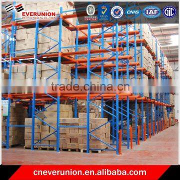 Heavy duty drive in pallet racking with guide rail