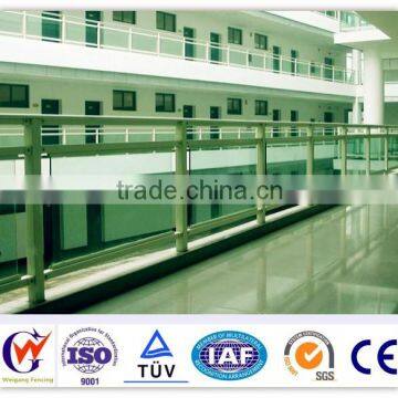 Steel/aluminum balcony railing design glass