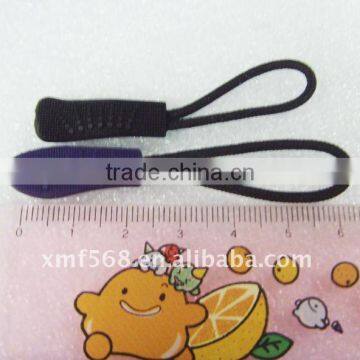 Plastic zipper pull