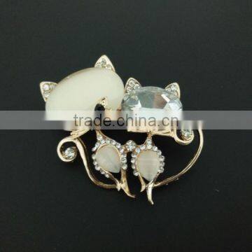 Fox Shape Fashion Costume Bridal Crystal Design New Popular Pins Pearl Brooches Hijab Pins Scarf Pins Female Pashmina Brooches photo-2