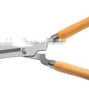 Wide Blade Wooden Handle Garden Shear