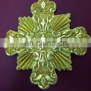 HAND EMBROIDERY CROSS WITH METALLIC THREADS AT WOODEN BASE
