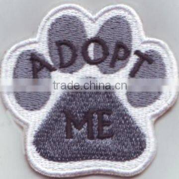 Wholesale dog paw logo iron on custom 100% embroidery patch for clothing