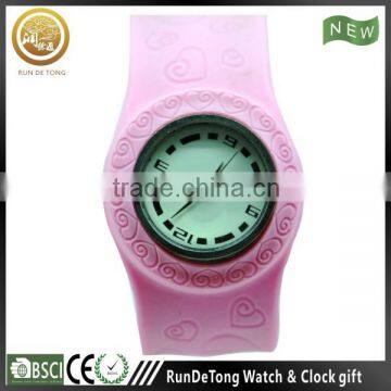 Alibaba express embossed pattern waterproof silicone bracelet watch