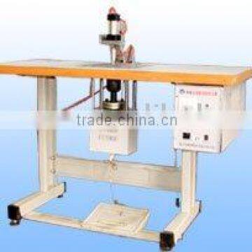 Ultrasonic welding machine for non-woven bag handle