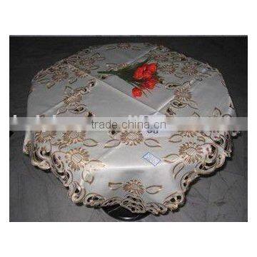 Embroiderd table cloth