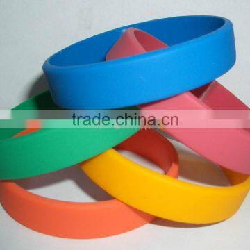 customized solid silicone wristband