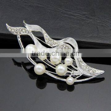 Unique design music instrument brooches fashion sparkling music note brooch for men suit