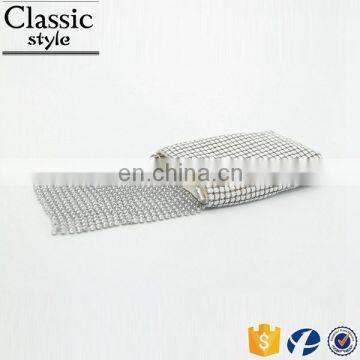 CR Low MOQ Requirements Aluminum Diamond Inlaid Surface Long Chain Hottest Wholesale Cell Phone Cases photo-4
