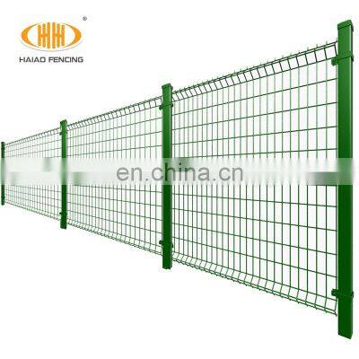 Portable wire mesh fence tubular fence