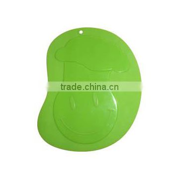 2016 New Silicone Smile Cutting Board Set With Holder