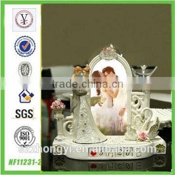 2014 factory custom-made high quality resin weddingsouvenir,ODM souvenir