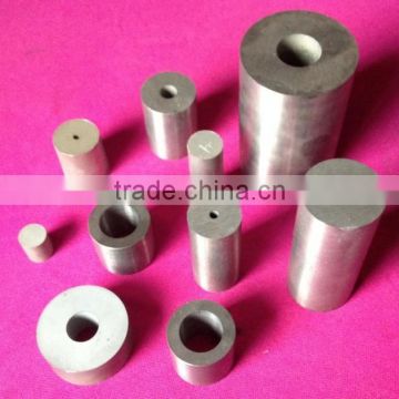 Tungsten carbide forming die for bolts and nuts