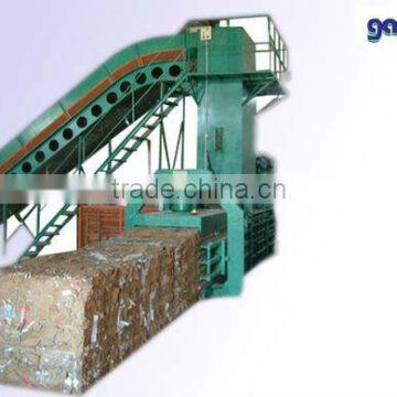 horizontal baler with automatic belting