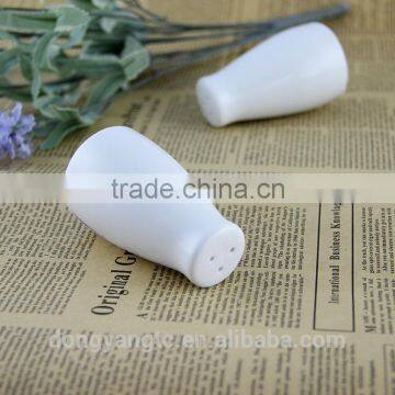 Factory Direct Wholesale Creative Tofu Ceramic Salt and Pepper Set
