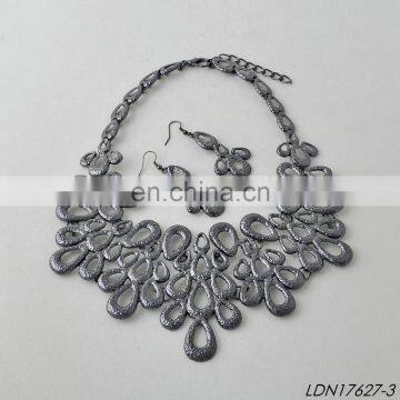 Antique Silver Hammered Oval Shape Statement Necklace and Earring Set