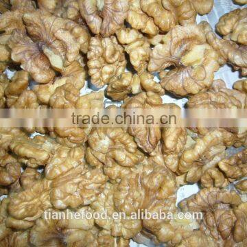 natural walnut kernels