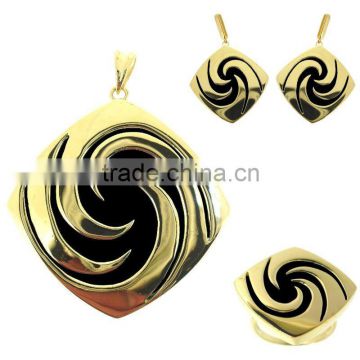 QAH018 earring set in 18k gold