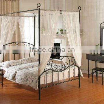 4FT6 Double bed with canopy