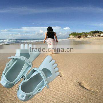 Fashionable durable Newest 5 figures anti skidding Silicone beach footwear