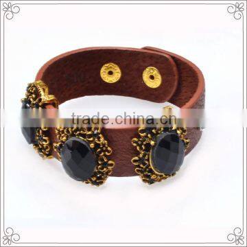 Sideable Black Stone Bracelet With Metal Flower Lace