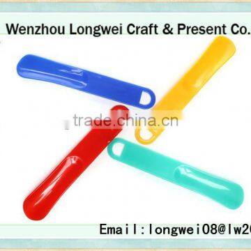 colorful small novelty plastic shoe horns