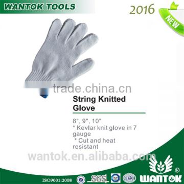 String knitted glove