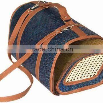 2016 New design capsule dog backpack pet carrier bag