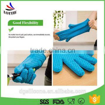 China manufacturer kitchen waterproof silicone oven mitts heat resistant silicon gloves for cooking