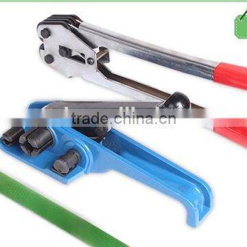 Manual packing tools for straps, with tensioners and pliers