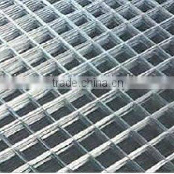 China Manufacturer Galvanized Welded Wire Mesh Fence