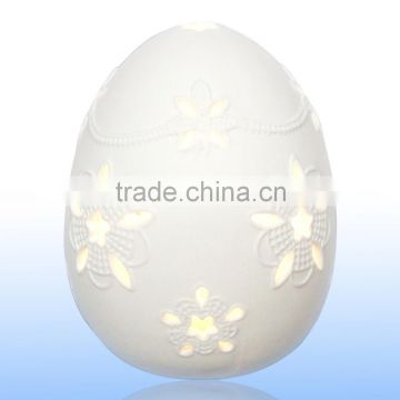 Egg shape ceramic candle holder with reflection