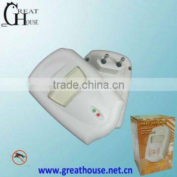 Multifunctional ultrasonic electromagnetic pest repeller