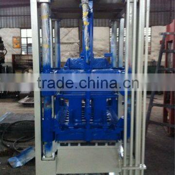 Cement wall block making machine