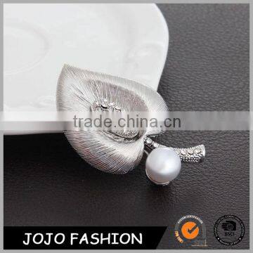 Big pearl custom leaf shape rhinestone brooch