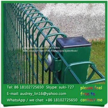 China Supply Customized Galvanized PVC Coated BRC Welded Wire Mesh Fence photo-4
