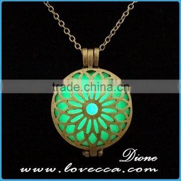 European Hot Sale Beautiful Glow in the Dark Necklace Heart Pendants photo-6