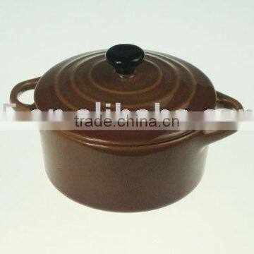 Stoneware casserole Round shape with black lid