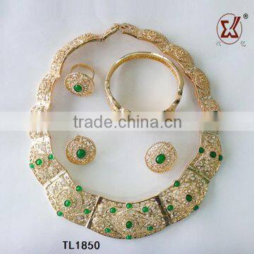 Wholesale 18 carat gold dubai jewelry sets with crystal Luxury Gold Plated African Style Fashion Jewelry Set