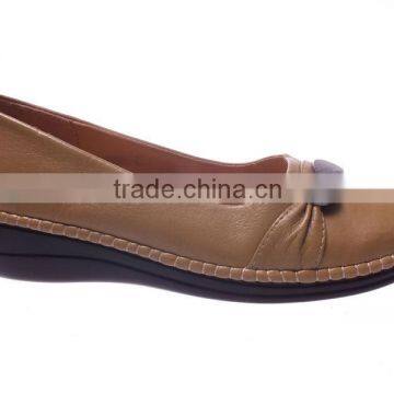 Classy ldy flat closed shoes with comfortable mark-thread sole