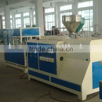 Fully automatic disposable plastic plate making machine