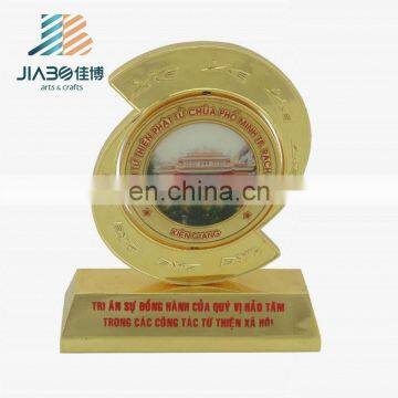 2014 new design cheap star trophy / wholesale trophy figures metal / gold planted metal trophy with wooden base