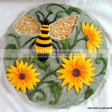 Polyresin garden bee with flower stepping