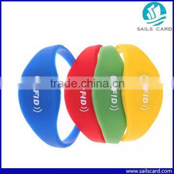 13.56Mhz waterproof rfid silicone wristband bracelet for swimming pool