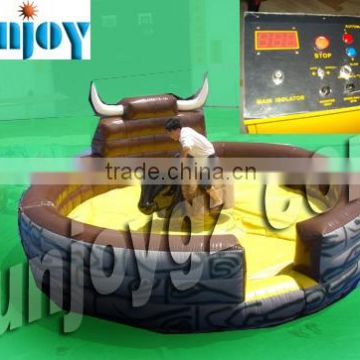 2016 charmful toy customized inflatable meltdown challenge games mechanical bull rodeo