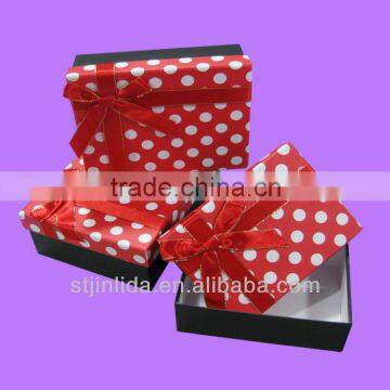 Paper packaging Gift box set of 3 dots pattern