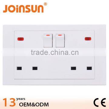 Double 3-pin uk 13A wall electrical switch socket