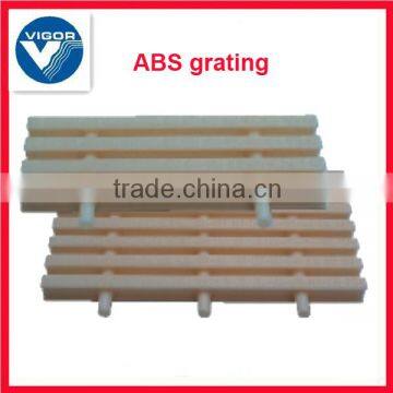 overflow grating in swimming pool