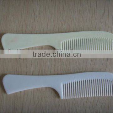 cheap plastic comb for hotel use /hotel disposable comb with customer logo